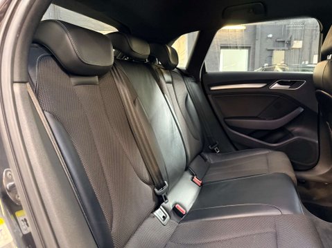 Audi A3 1.5 A3 Sportback 35 TFSI Black Edition Semi-Auto 5dr 32