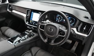 Volvo V60 RECHARGE T8 POLESTAR ENGINEERED AWD FSH Pano Sunroof Pilot Assist HUD +++ 2