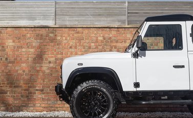 Land Rover Defender 90 Bowler Edition 28