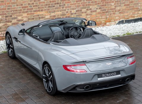 Aston Martin Vanquish Volante 11