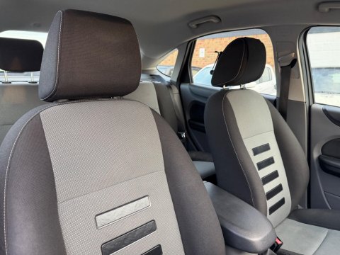 Ford Focus 1.6 Zetec 5dr 6