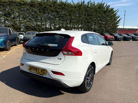 Volvo V40 2.0 T2 GPF Momentum Nav Plus Euro 6 (s/s) 5dr 4