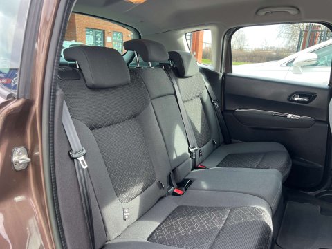 Peugeot 3008 1.6 3008 Active HDi 5dr 23