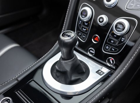 Aston Martin V12 Vantage S ROADSTER 32