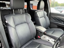 Mitsubishi Outlander 2.4 Outlander Dynamic PHEV CVT 4WD 5dr 71