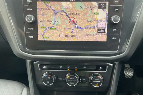 Volkswagen Tiguan 2.0 TDI SE Navigation SUV 5dr Diesel Manual Euro 6 (s/s) (150 ps) 9