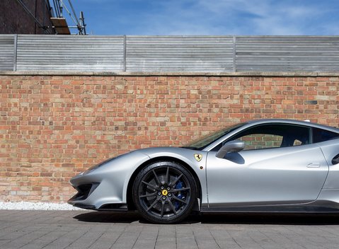 Ferrari 488 Pista 30