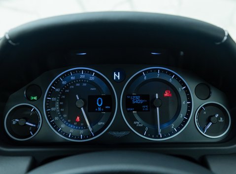 Aston Martin V12 Vantage S Coupe 17