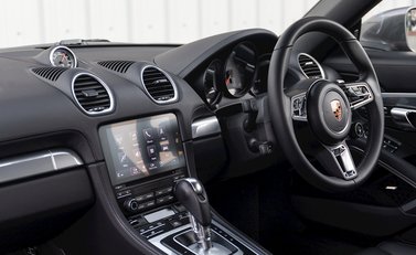 Porsche 718 Boxster S 16