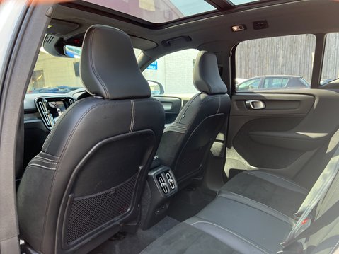 Volvo XC40 1.5 T3 R-Design SUV 5dr Petrol Auto Euro 6 (s/s) (163 ps) 18