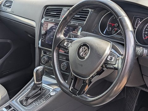 Volkswagen Golf SE NAVIGATION TDI DSG 20