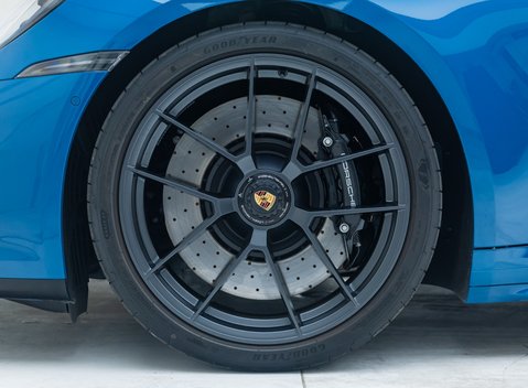 Porsche 911 Carrera 4 GTS (992.2) 32