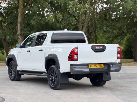 Toyota Hilux 2.8 Hilux Invincible X MHEV 4WD A 4WD 4dr 3