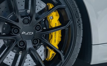 Porsche Cayman GT4 718 35