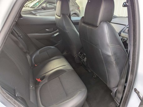 Jaguar E-Pace 2.0 E-Pace R-Dynamic D 4X2 5dr 61