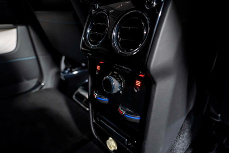 Rolls-Royce Cullinan V12. DYNAMIC PACKAGE. ACTIVE CRUISE. SHOOTING STAR HEADLINER. HUD 74