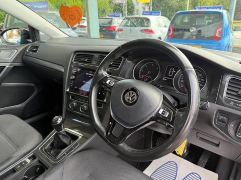 Volkswagen Golf 1.6 TDI BlueMotion Tech SE Nav Euro 6 (s/s) 5dr 15