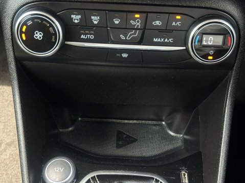 Ford Fiesta 1.0T EcoBoost Titanium Euro 6 (s/s) 5dr 39