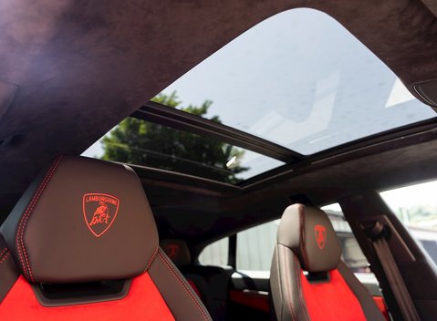 Lamborghini Urus 13