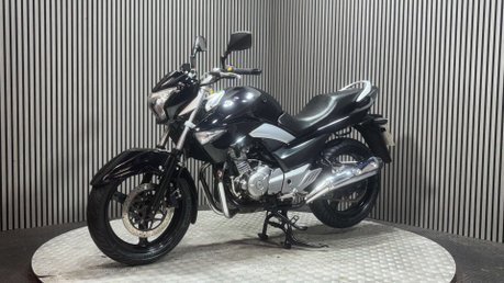 Suzuki Inazuma GW 2013 ONLY 12K NEW MOT WARRANTY 250CC COMMUTER BIKE 8