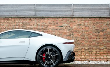 Aston Martin V8 Vantage 23