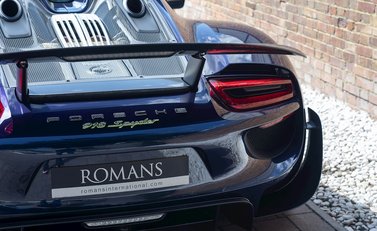 Porsche 918 Spyder Weissach 25