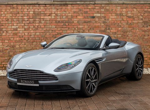 Aston Martin DB11 Volante 6