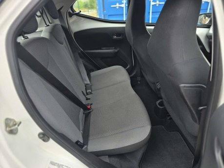 Toyota Aygo 1.0 VVT-i x-play Hatchback 5dr Petrol x-shift Euro 6 (Safety Sense) (71 ps) 16