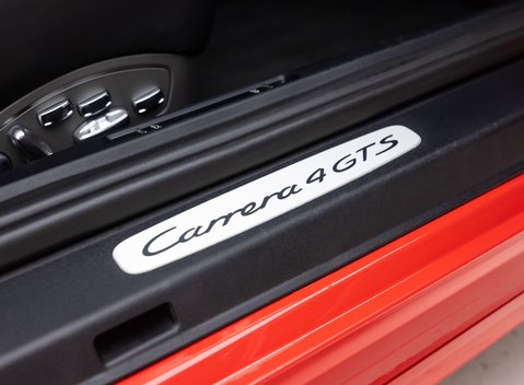 Porsche 911 Carrera 4 GTS (991.2) 32