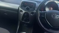 Toyota Aygo 1.0 VVT-i x-play Hatchback 5dr Petrol x-shift Euro 6 (68 ps) 5