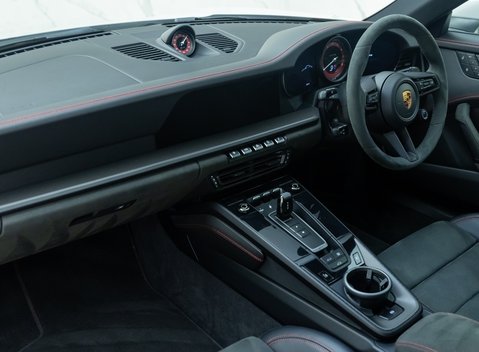 Porsche 911 Carrera GTS (992) 19