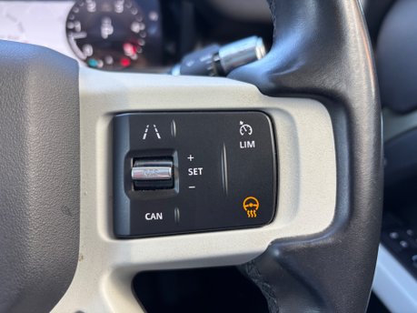 Land Rover Defender 3.0 FIRST EDITION MHEV 33