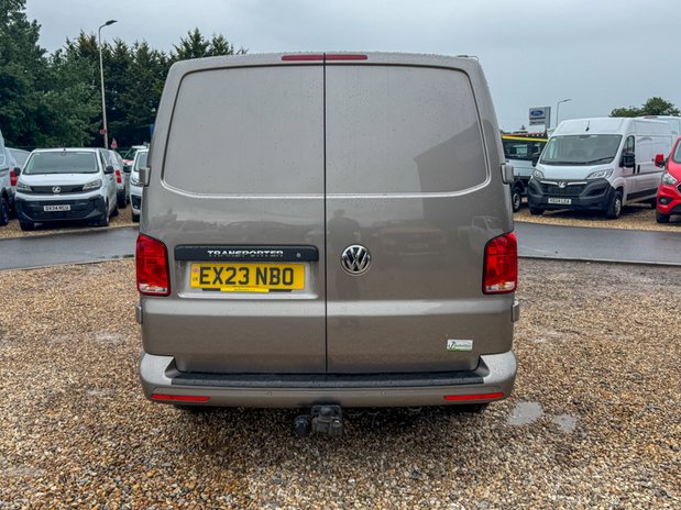 Volkswagen Transporter AUTO SWB L1H1 Highline T32 Air Con Alloys Sensors Tow Bar EURO 6 7