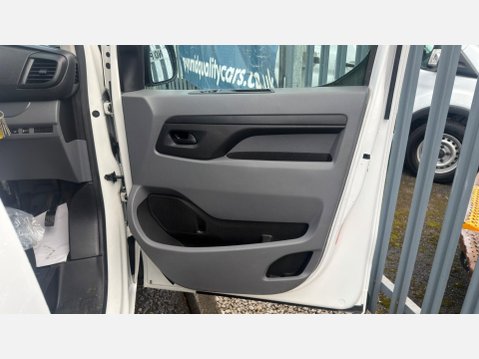 Vauxhall Vivaro 2.0 Turbo D 3100 Edition L2 H1 Euro 6 (s/s) 5dr 23