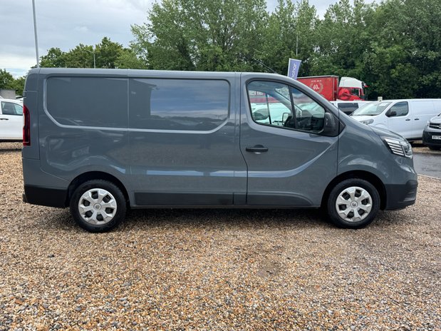 Renault Trafic SWB L1H1 [SOLD MM] Low Roof Business Plus SL28 Air Con Sensors EURO 6 7