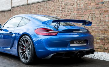 Porsche Cayman GT4 22