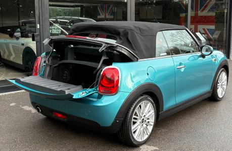Mini Convertible Cooper 1.5 Chili / Media - SAT NAV + MINI CONNECTED + 17" ALLOYS 19