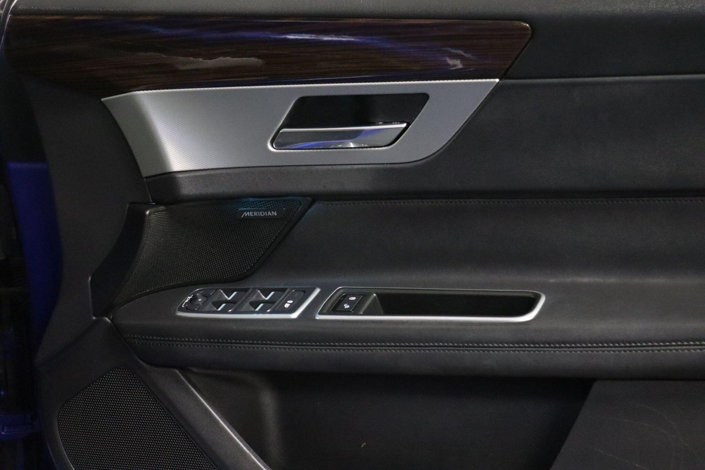 2018 Jaguar XF — image 35