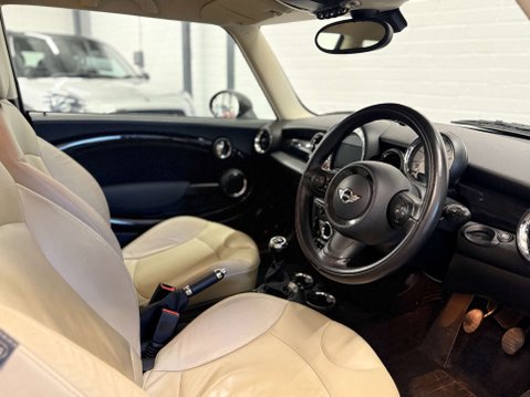 Mini Clubman 1.6 Cooper Clubman D 5dr 4