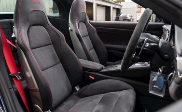 Porsche 911 Targa 4 GTS (991.2) 14