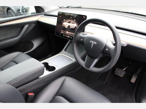 Tesla Model Y LONG RANGE AWD 13