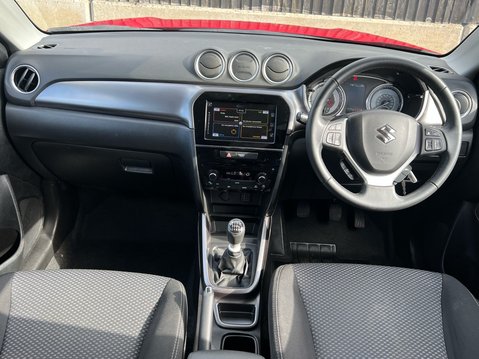 Suzuki Vitara SZ-T BOOSTERJET MHEV 10