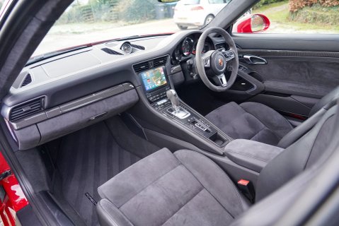 Porsche 911 CARRERA GTS PDK 8