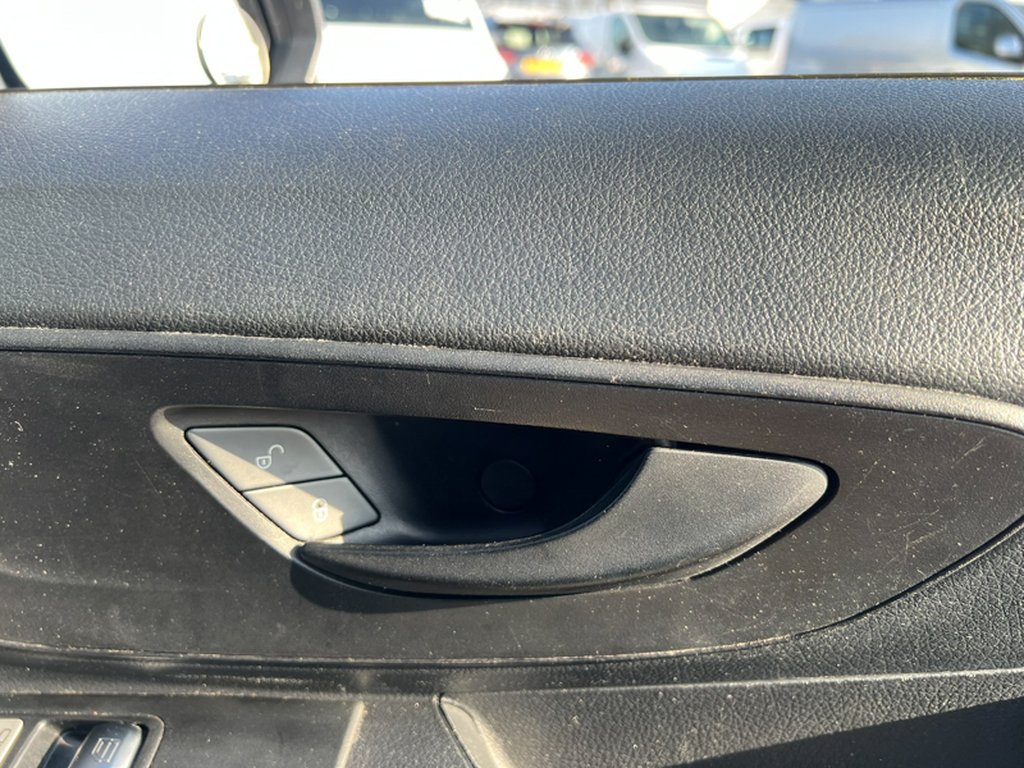 2021 Mercedes-Benz VitoAUTO LWB L2H1 Progressive 114 Air Con Nav Rear Camera Euro 6 NO VAT — thumbnail 31 of 51