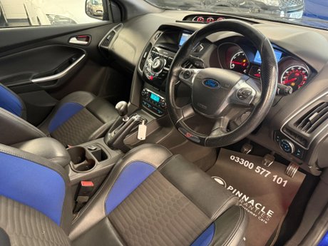 Ford Focus 2.0T EcoBoost ST-2 Euro 5 (s/s) 5dr 31