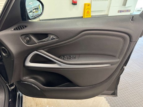 Vauxhall Zafira 1.4 Zafira Tourer SRi T 5dr 39