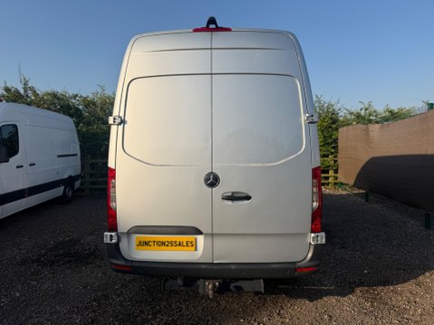 Mercedes-Benz Sprinter 2.0 319 CDI HD Premium Panel Van 5dr Diesel G-Tronic RWD L2 H2 Euro 6 (s/s) 6