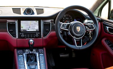 Porsche Macan Turbo 14