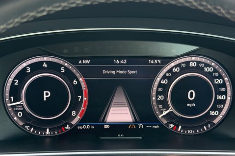Volkswagen Tiguan R LINE TSI BMT 4MOTION DSG -RARE LEATHER INTERIOR -CAMERA -APPLE CARPLAY  49