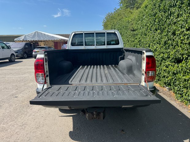 Toyota Hilux Active | 2.4 LT | Extended Cab | Tow Bar | Air Con | EURO 6 8
